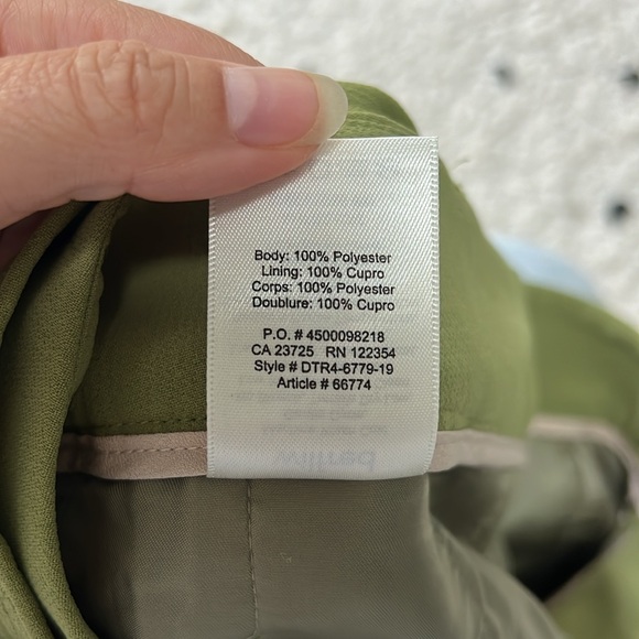 Gorgeous Aritzia Wilfred pistachio coloured shorts size 6 - Picture 3 of 3